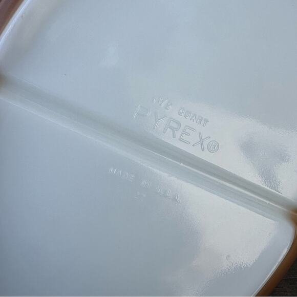 Pyrex Early American #27 divided casserole dish brown gold metallic pattern - Picture 5 of 9